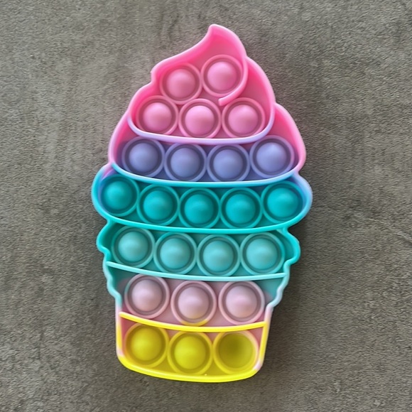 12 Assorted Pop-It Fidget Toys - Picture 4 of 13